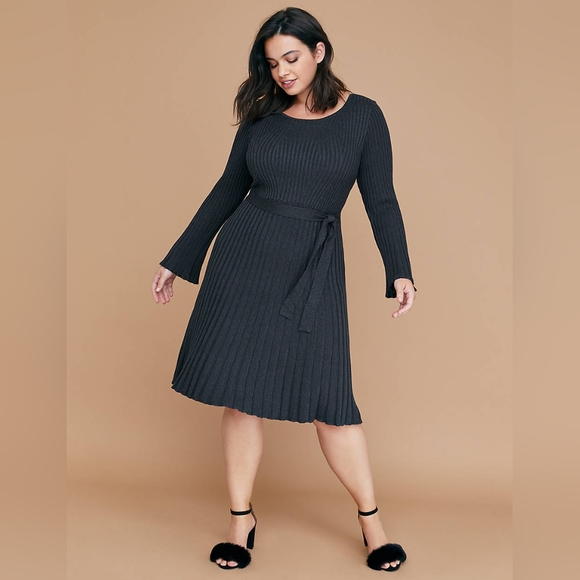 ❤ Lane Bryant Bell Sleeve Fit & Flare Ribbed Sweater Dress Charcoal Size 26/28 ❤ - Picture 1 of 3
